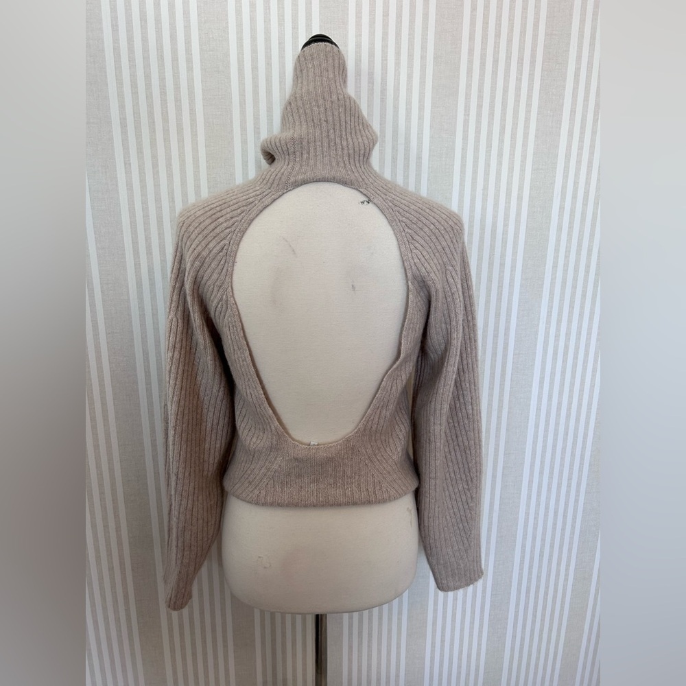 Vince Open Back Turtleneck 100% Cashmere Sweater in Tan Women’s Size Small NWOT - Picture 4 of 6